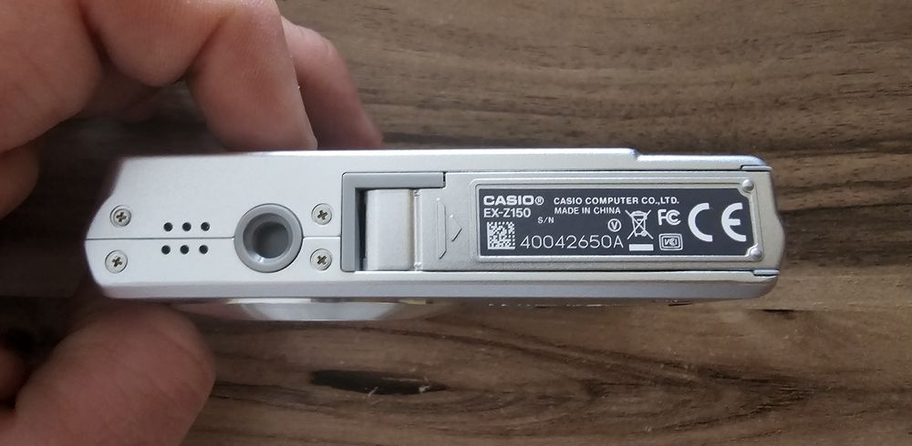 Камерка Casio Exilim EX-Z150 с оригинална батерия и подарък SD карта