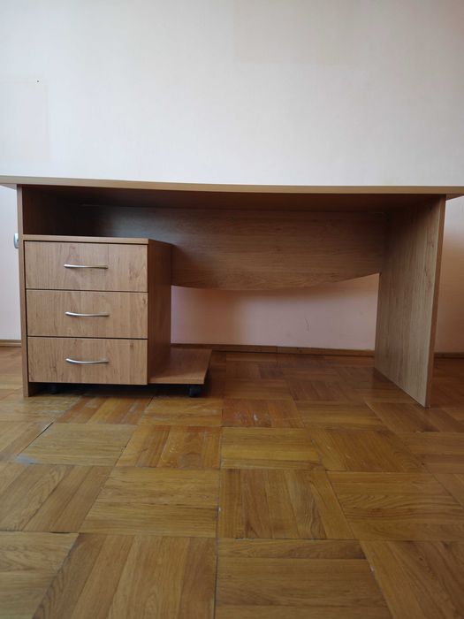 Бюро с подвижен модул за компютър/ученическо