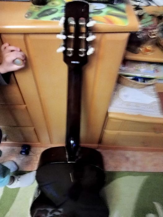 Продам   Гитару.