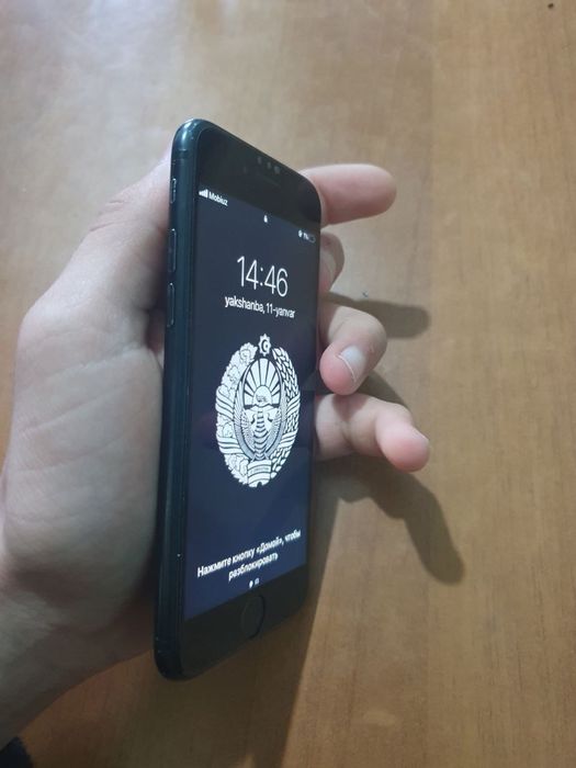 Iphone 7  32Gb SROCHNA!