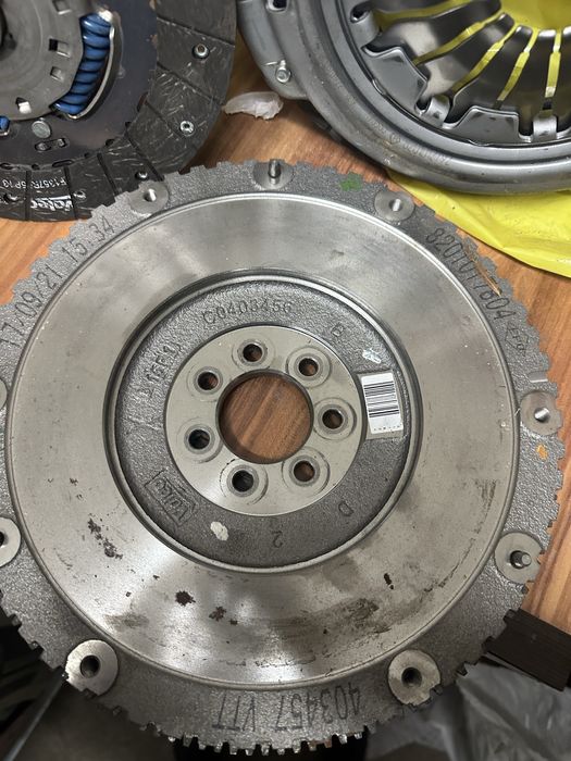 Продам сцепление в комплекте. На Рено Дастер