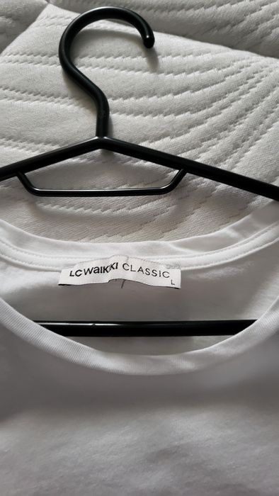 Дамска блузка с къс ръкав .