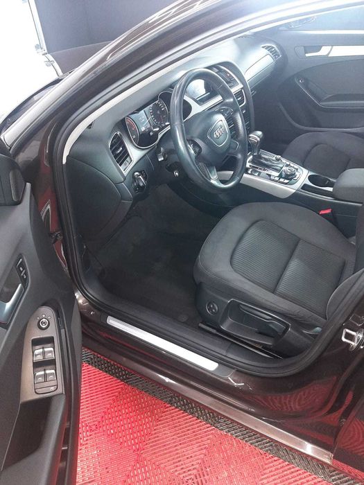 Vând Audi A4 automată
