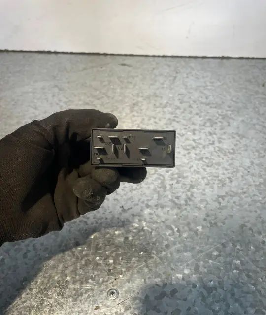 Releu stergatoare 4B0 955 531 A Volkswagen VW Passat 2002