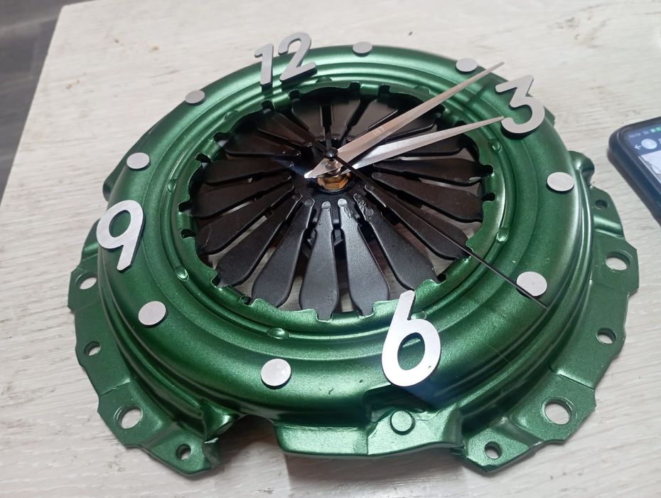 Часы ручной работы