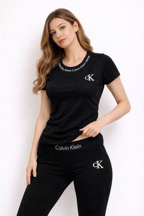 Set colanți și tricou la super oferta