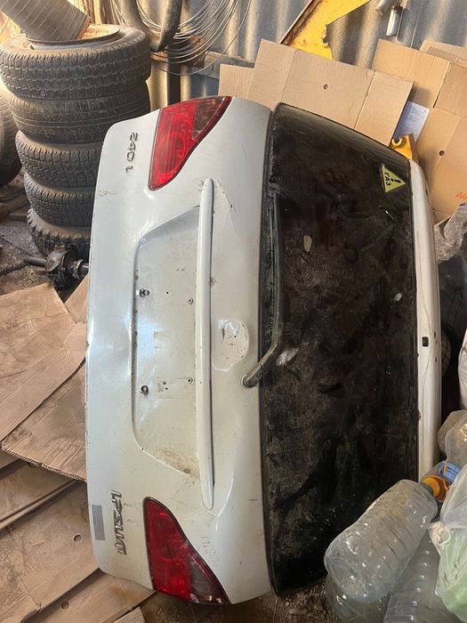 Дверь багажника Ipsum