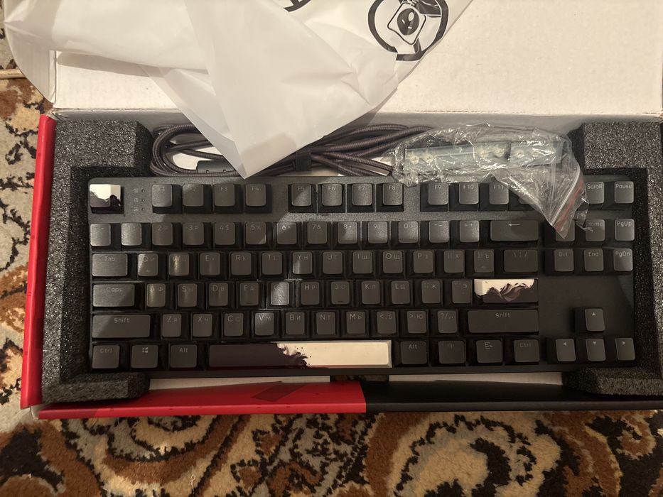 Продаю клавитуру red square keyrox tkl