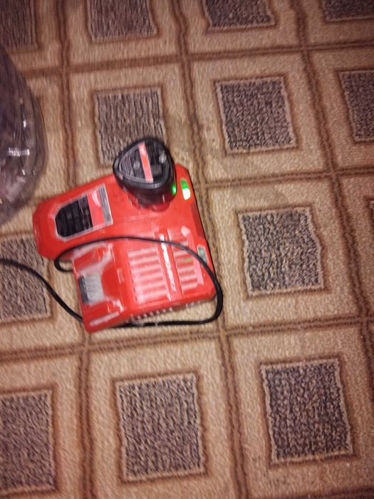 Milwaukee Fast charger+2 amp baterie