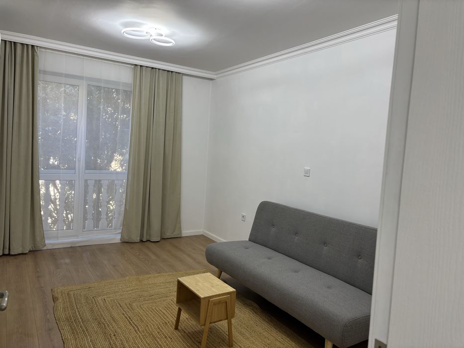 Дава се под наем Тристаен апартамент в Бургас, Център - 85 кв.м за 765 € - Снимка #6