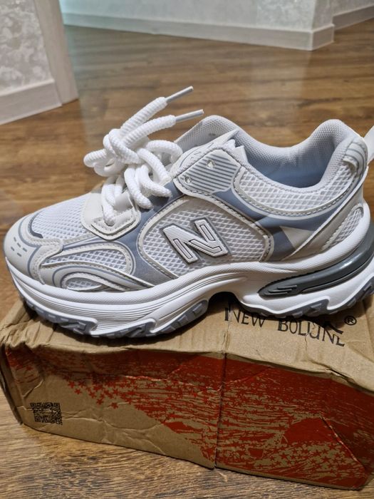 Продам новые кроссовки