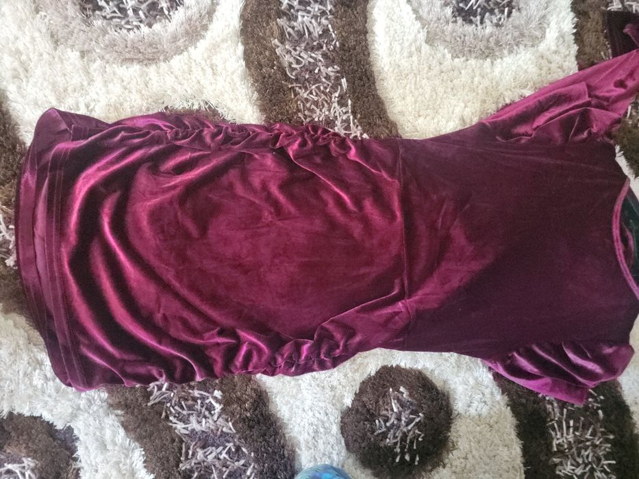 Vând Rochie Catifea