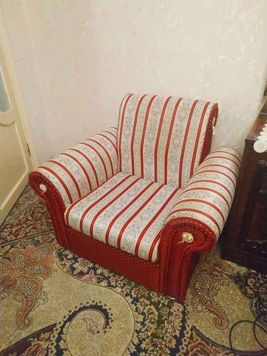 Диван раскладной и 2 кресла хорошем состоянии.
