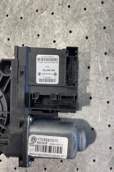 Motoras macara geam fata stanga Skoda Octavia 2007