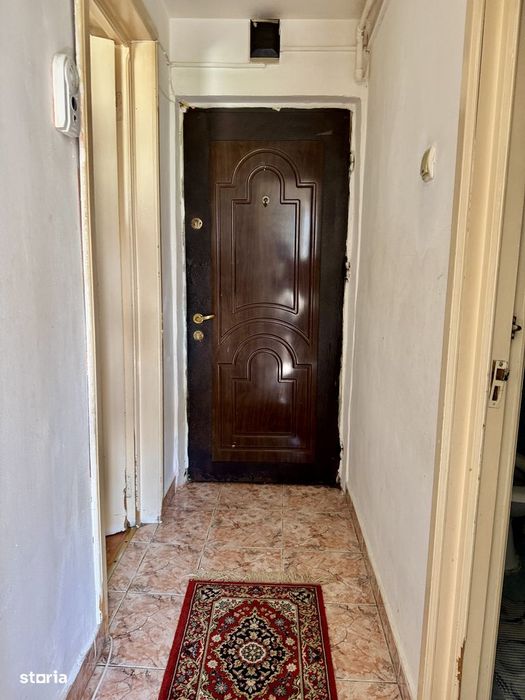 Garsoniera etaj 3/7, centrală proprie, Intersecție Mioritei - St cel M