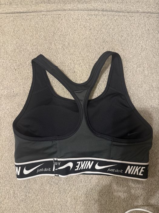 Дамско спортно бюстие NIKE