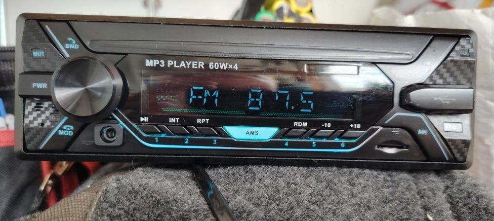 Radio auto cu bluetooth 4x60W