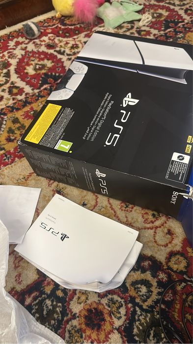 vand Ps5 slim digital 1tb nou