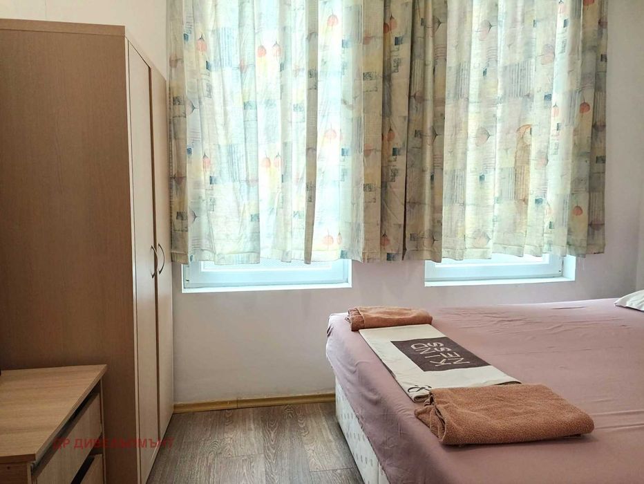 Дава се под наем Двустаен апартамент в к.к. Слънчев бряг - 52 кв.м за 178.5 € - Снимка #1