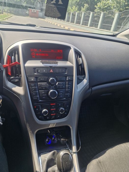 Opel Astra J 2011