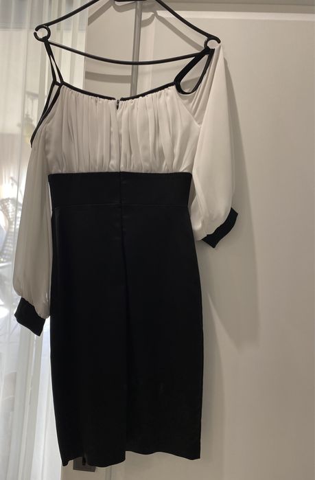 Vând rochie elegantă cu brâu cu pietre
