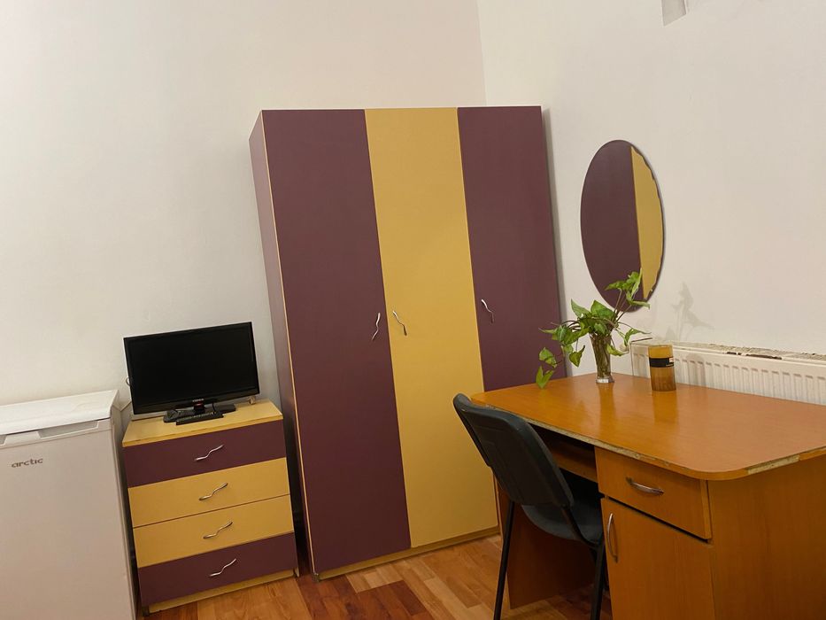 Proprietar, inchiriez garsoniera pe Calea Martirilor