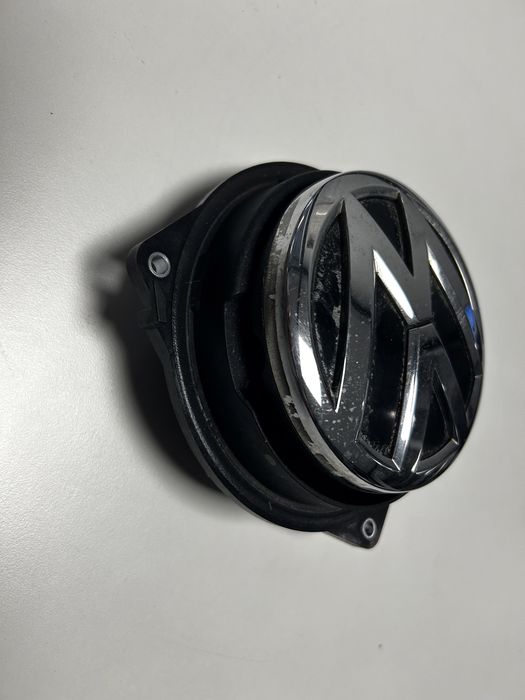 Дръжка за багажник емблема vw Passat b8 комби