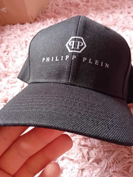 Чисто нова шапка Philipp Plein