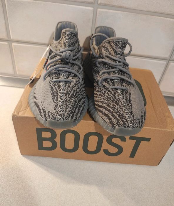 YEEZY BOOST 350 V2 grey red