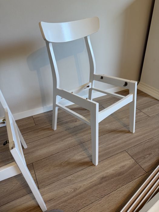 Masa extensibila si 4 scaune lemn masiv Mobexpert