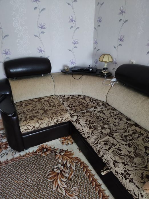 Диван ; ковер отдам даром:, самовывоз