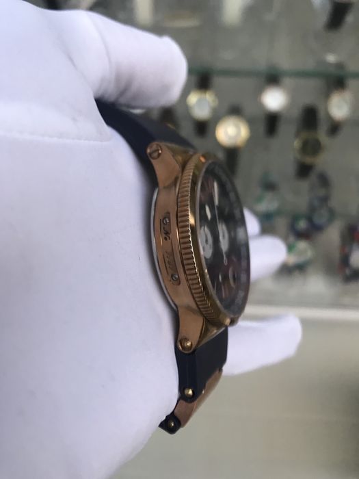 Ulysse nardin soati sotiladi