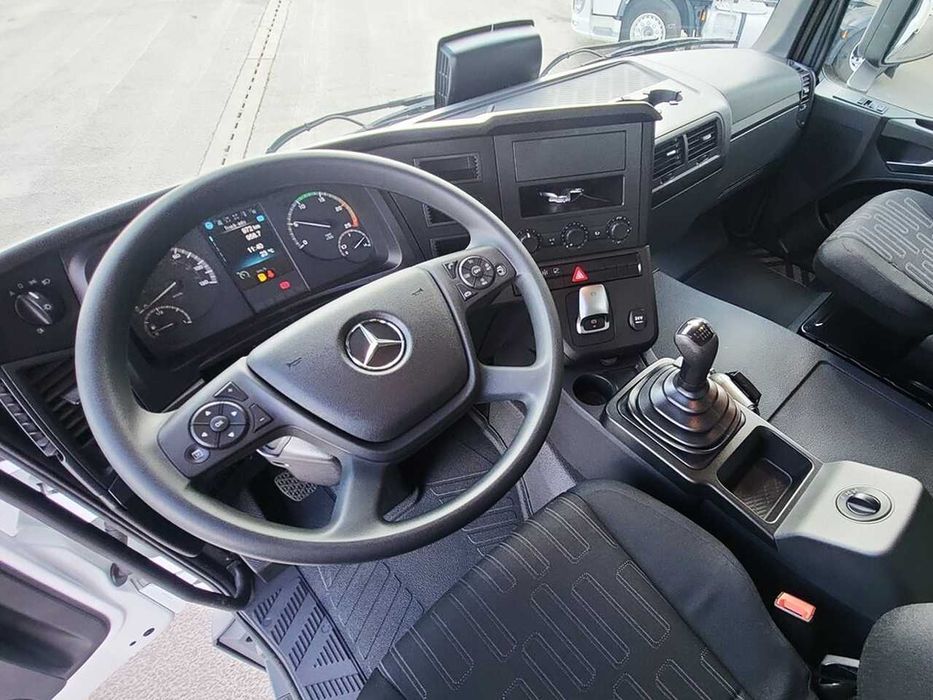 Самосвал Mercedes Arocs 4245 8X4 Meiller