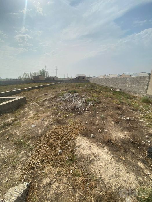 Hovli qurish uchun yer maydoni sotiladi