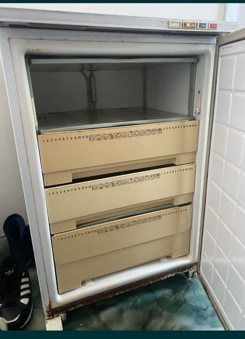 Продам морозильник советской