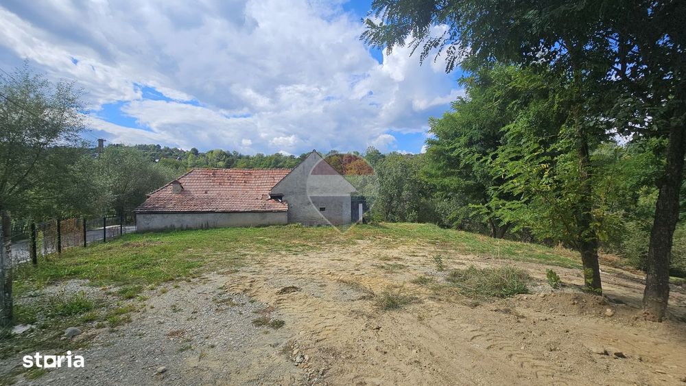Teren intravilan | 4840 mp | Casă + Anexe | Utilități | Sohodol | Bran