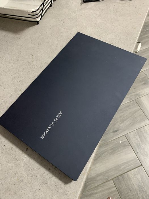 Vand laptop asus pentru piese sau se poate repara