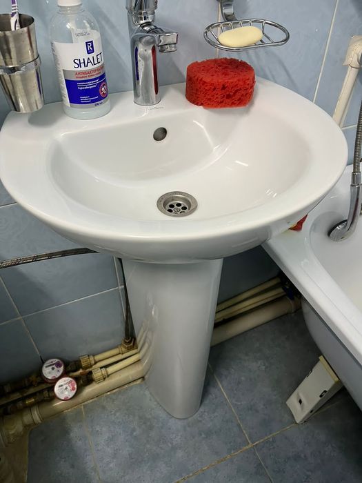 Раковина с пьедисталом