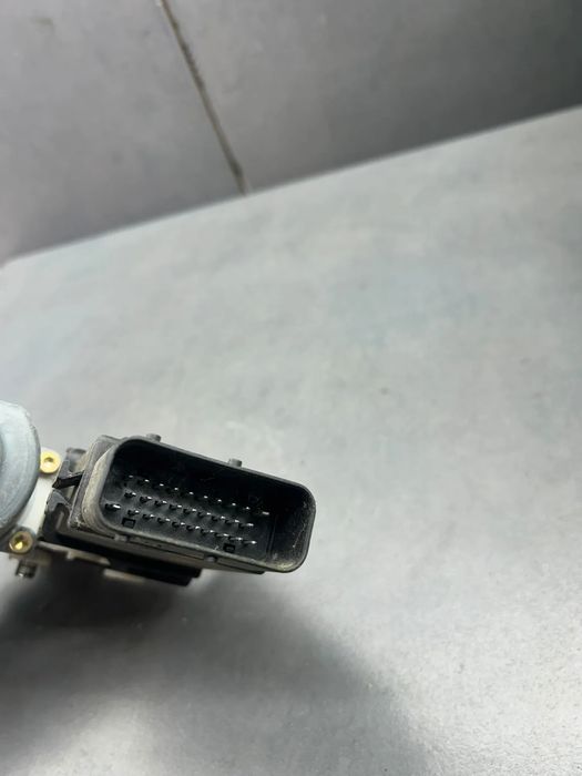 Motoras macara geam stanga fata 9776105404301 Seat Toledo 2002