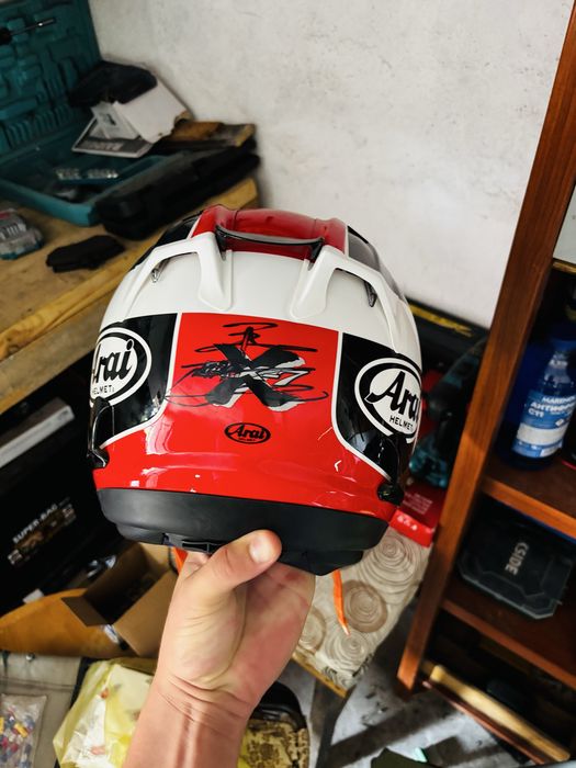Продавам Мото каска ARAI