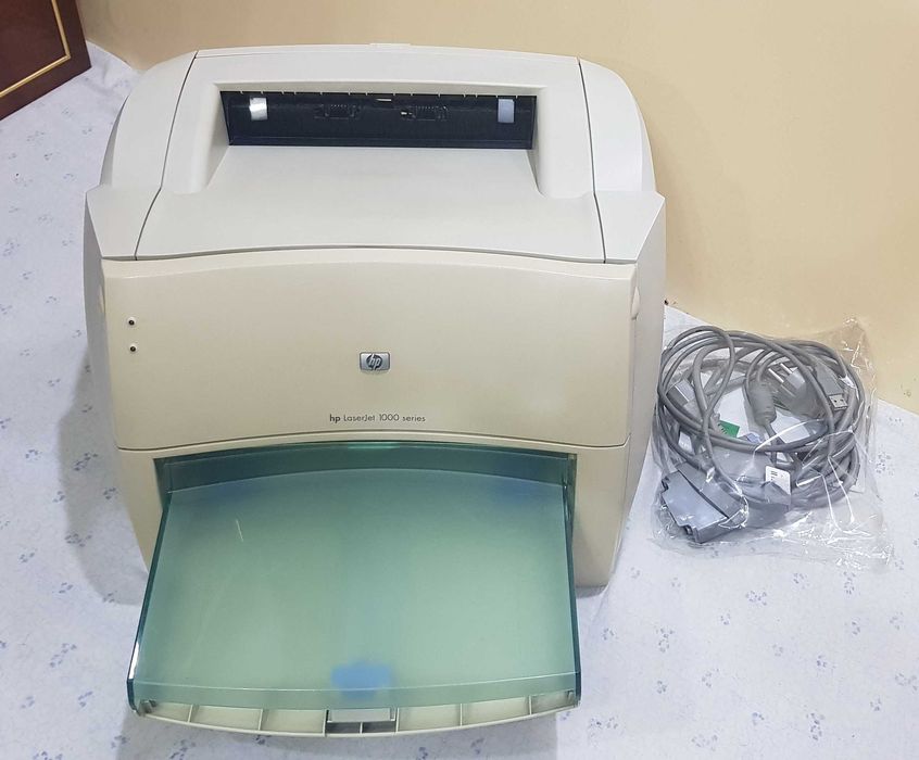 HP LaserJet 1000w printer sotiladi
