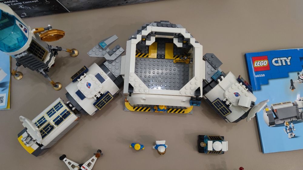LEGO City 60350 - Baza Spațială Lunară! Cutie originala.