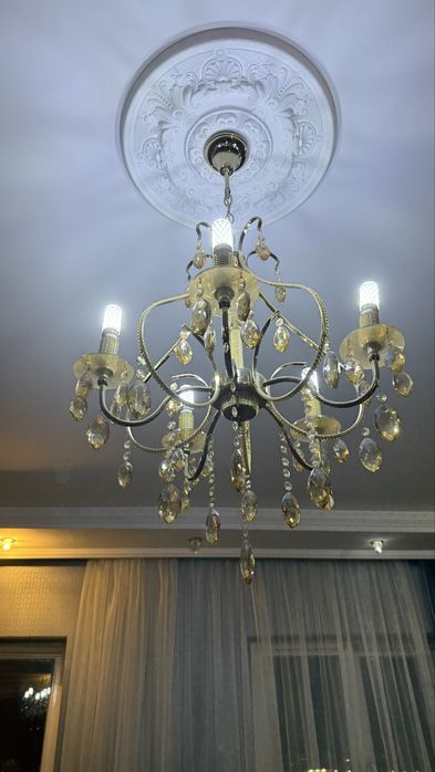 Люстра  в отличном состоянии