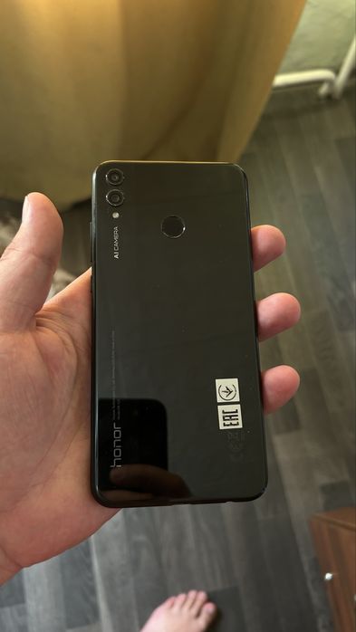 Продам не рабочий honor 8x