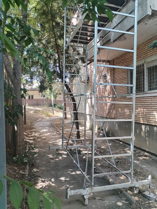 inchiriez schela mobila