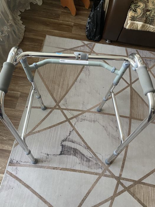 Продам инвалидные ходунки