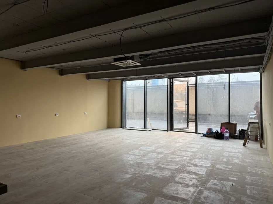 сдаётся помещение на улице бабура,  Piramit tower 154 м²