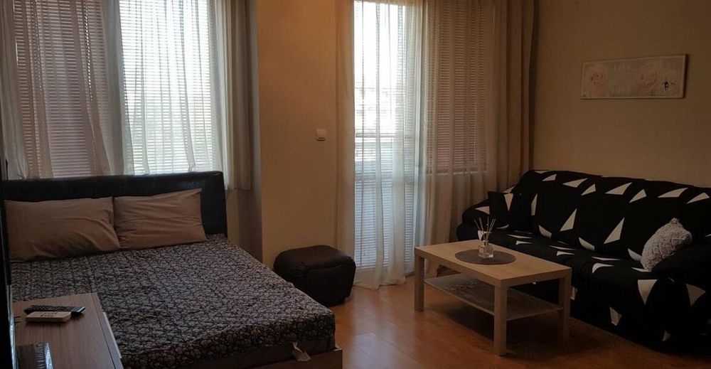 Дава се под наем Едностаен апартамент в Пловдив, Център - 30 кв.м за 275 € - Снимка #1