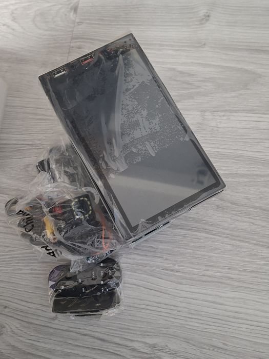 Display + camera mansalier