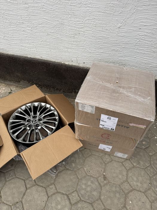 Продам диски с японскими шинами Тойо